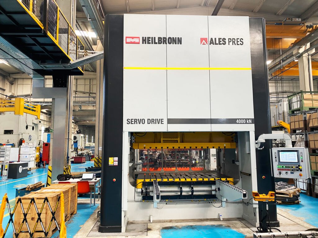 Ales Pres tarafından üretilen 400 Ton'luk Servo Pres, endüstriyel